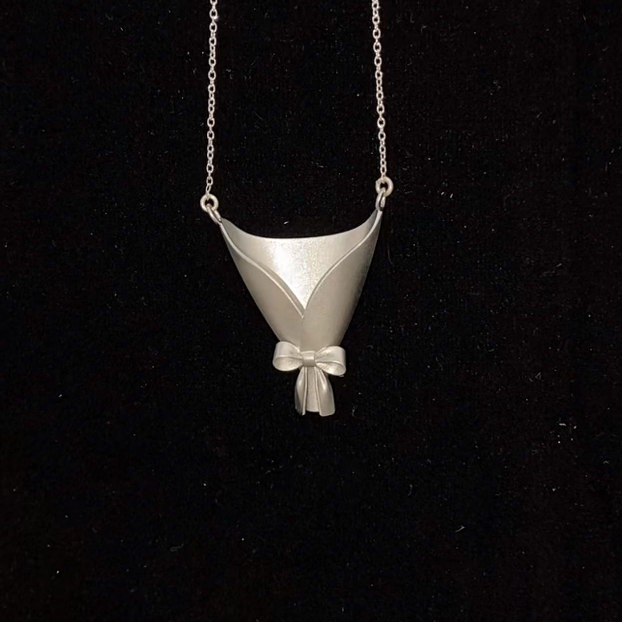 Flora Everfresh Bouquet Necklace